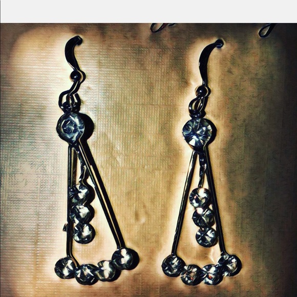 Earrings - Picture 5 of 7